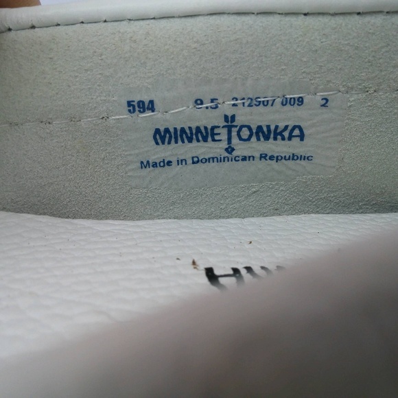 Size 9.5 Minnetonka moccasin, leather - Picture 7 of 7